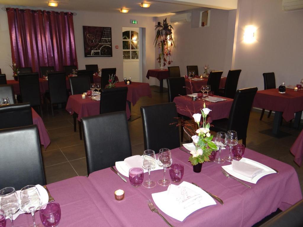 Logis-Hotel Restaurant Auberge Les Vallees Du Perche Vichères Екстериор снимка
